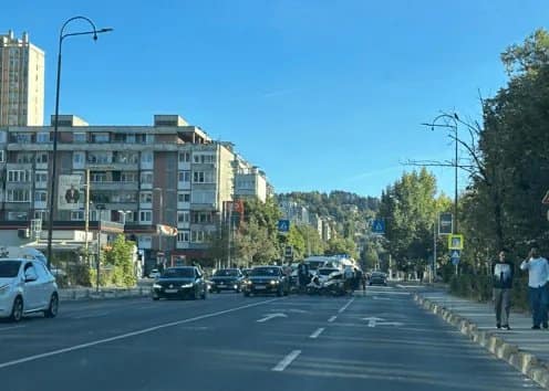 Saobraćajna nesreća u Sarajevu, na mjestu događaja Hitna pomoć i policija