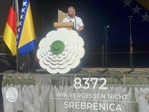 Marš mira u Stuttgartu: Komšić o Srebrenici, istini i snazi preživjelih
