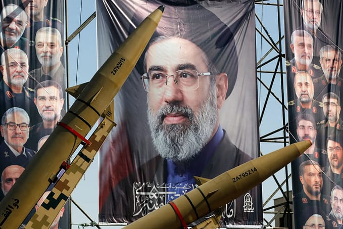 Vojna sila na ulicama Teherana, Iran izložio rakete i dronove na prikazu snaga